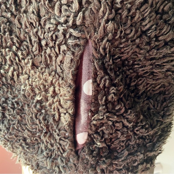 BODEN adorable cropped boucle faux fur zip vest with polka dot lining - Picture 9 of 9